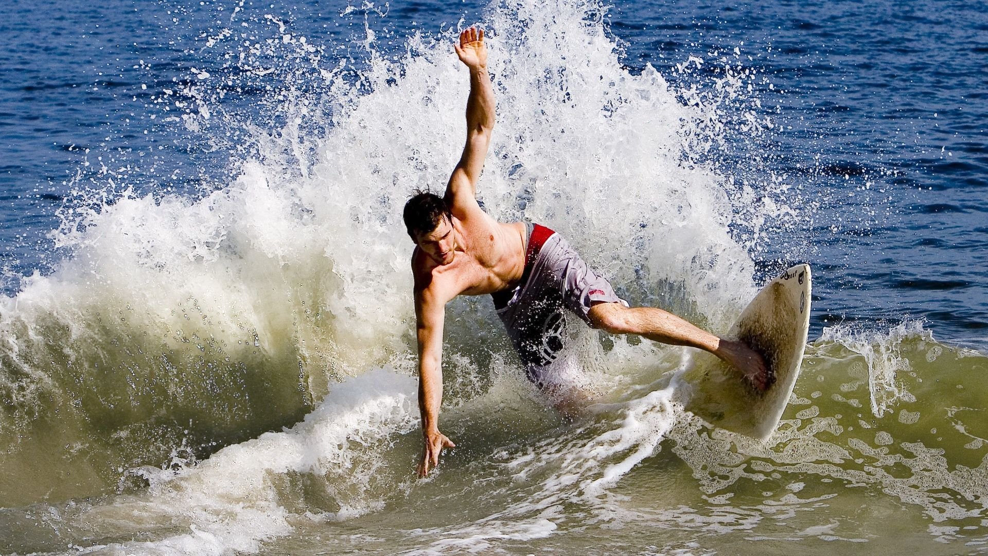 中国皮划艇队亚锦赛勇夺三金 新生代选手崭露头角